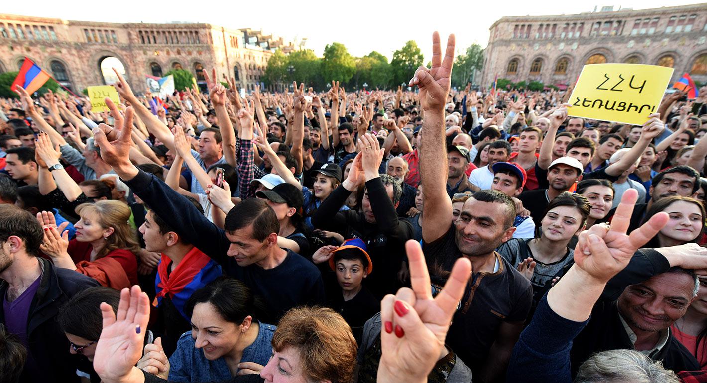 Bridging the Elite-Grassroots Divide Among Anticorruption Activists