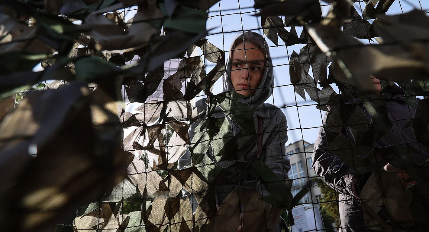 Alternate Reality: How Russian Society Learned to Stop Worrying About the War