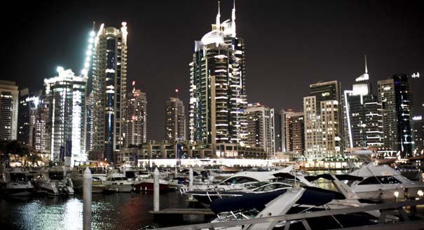 معركة دبي: الإمارات العربية المتحدة والحرب الباردة الأميركية–الإيرانية